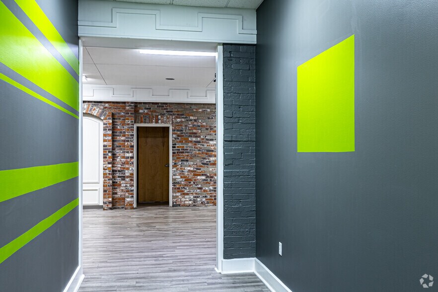 More Photos Of 1400 Forum Blvd, Columbia Unknown For Lease