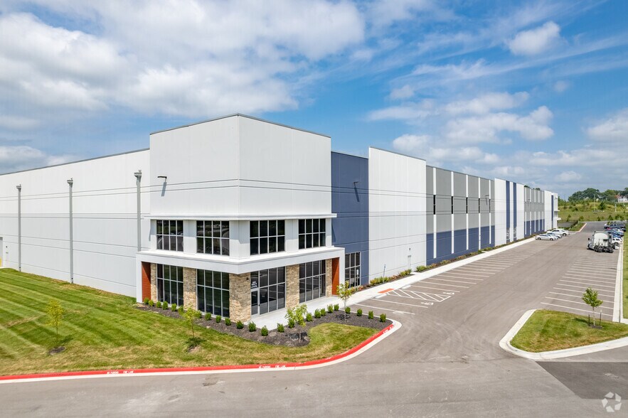 More Photos Of 2551 S Liberty Pkwy, Liberty Warehouse For Lease
