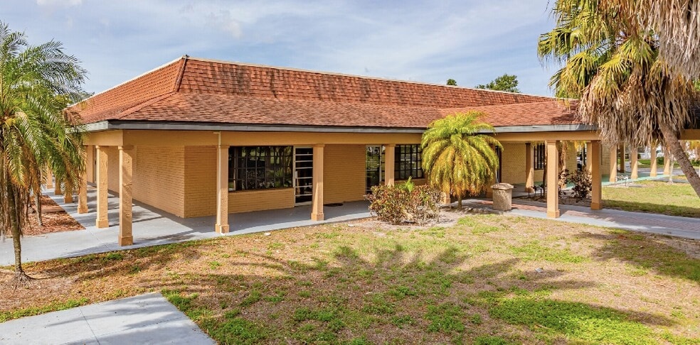 More Photos Of 7050 Winkler Rd, Fort Myers Restaurant For Lease