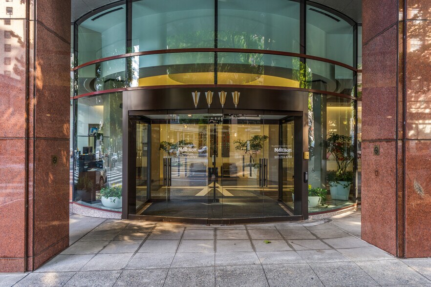 More Photos Of 1000 SW Broadway, Portland Office For Lease