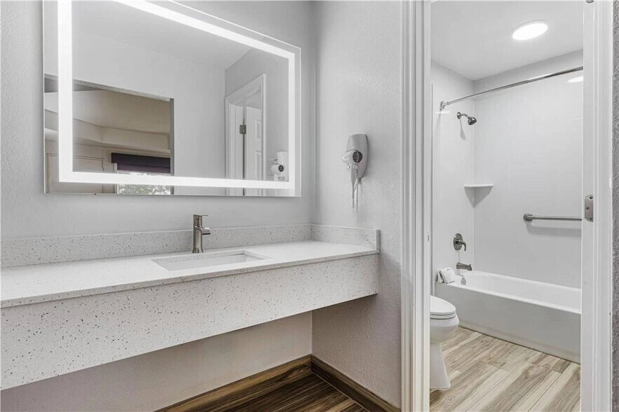 More Photos Of 1786 W Business Highway 83, Mission Hotel For Sale