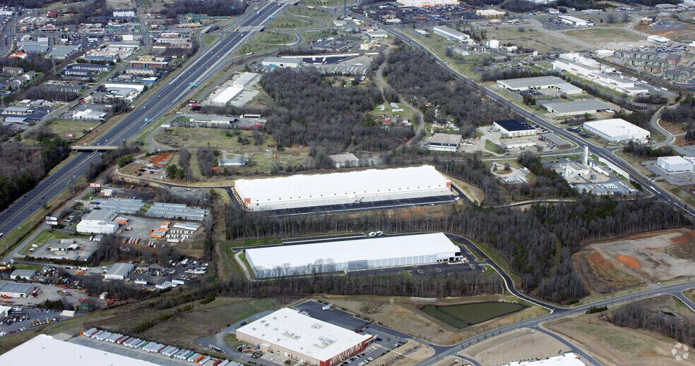 More Photos Of 577 Cel-River Rd, Rock Hill Warehouse For Lease