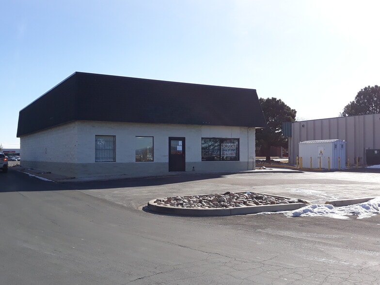 More Photos Of 1551 Chambers Rd, Aurora Freestanding For Lease