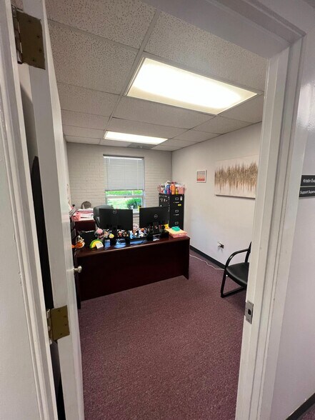 More Photos Of 320 E Lee Ave, Yadkinville Medical For Sale