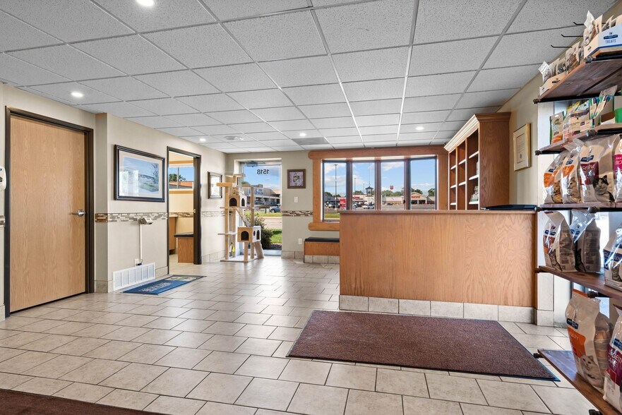 More Photos Of 1518 W Mason St, Green Bay Freestanding For Sale