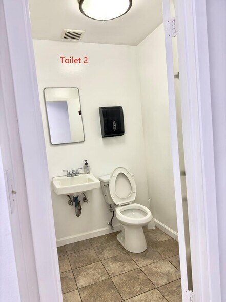 More Photos Of 882-890 Mahler Rd, Burlingame Warehouse For Lease