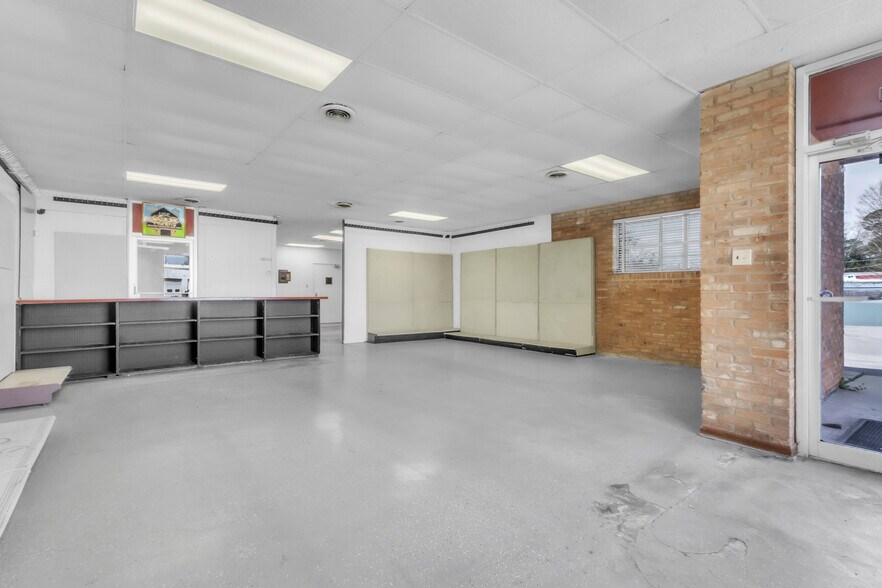 More Photos Of 145 E Texas Ave, Waskom Auto Repair For Sale