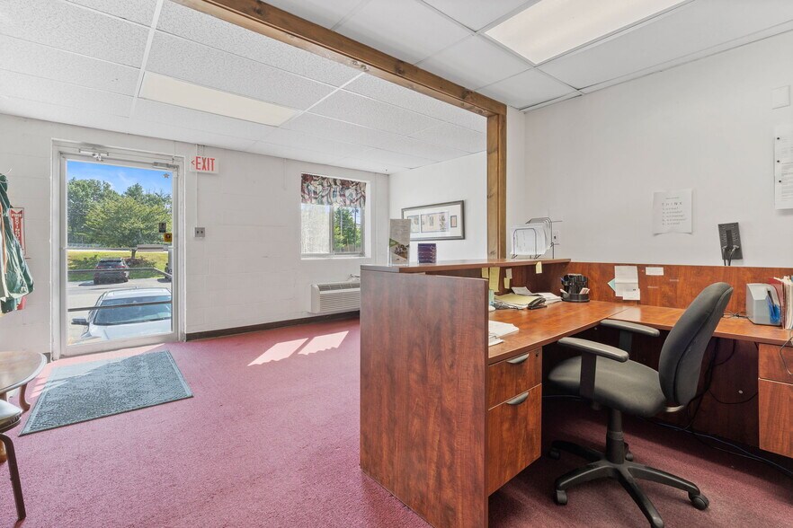 More Photos Of 850 E Industrial Park Dr, Manchester Industrial For Sale