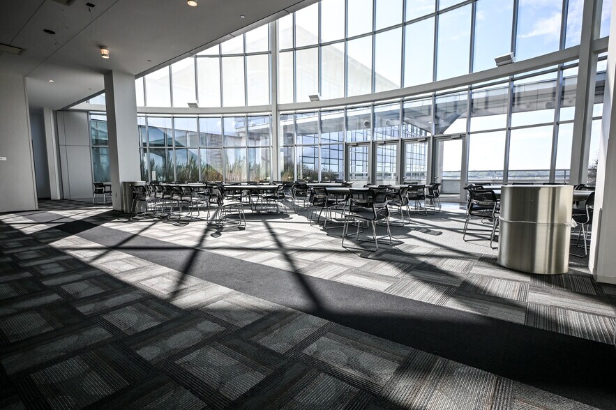 More Photos Of 800 Walnut St, Des Moines Office For Lease