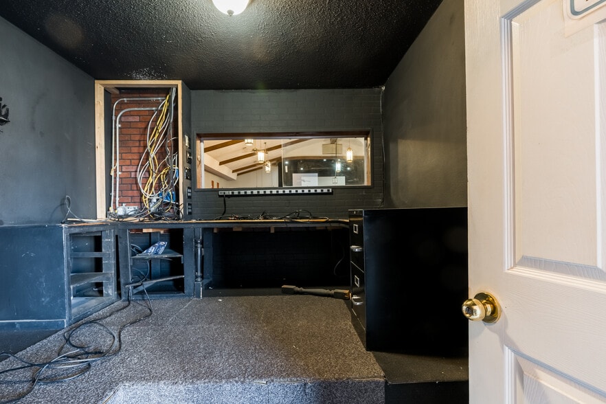 More Photos Of 1809 34th St, Lubbock Religious Facility For Sale