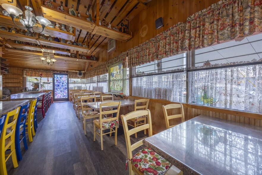 More Photos Of 815 Main Ave, Tillamook Hotel For Sale