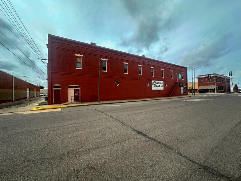 More Photos Of 101 S Main St, Hennessey Storefront For Sale