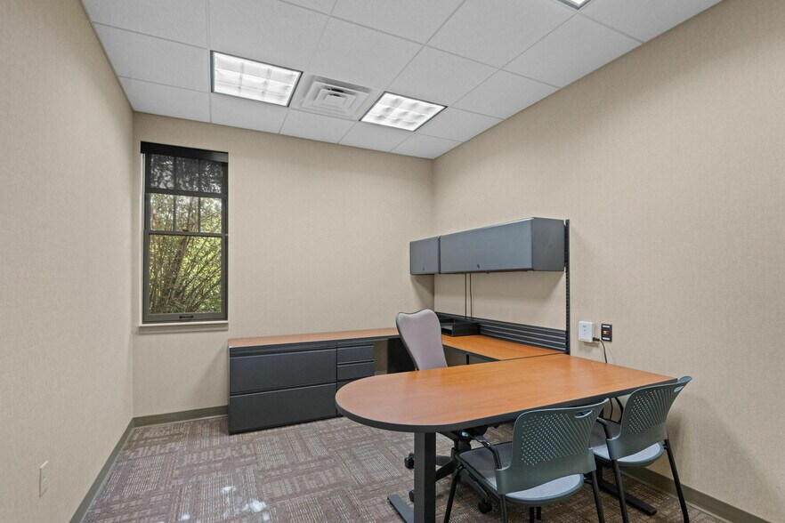 More Photos Of 326 Partnership Pky, Maryville Loft Creative Space For Sale