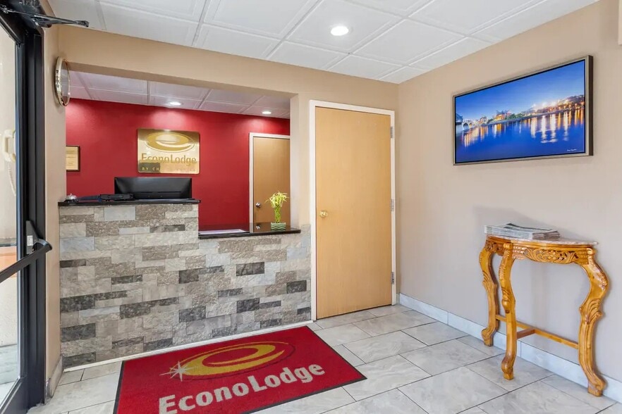 More Photos Of 150 Browns Ferry Rd, Chattanooga Hotel For Sale
