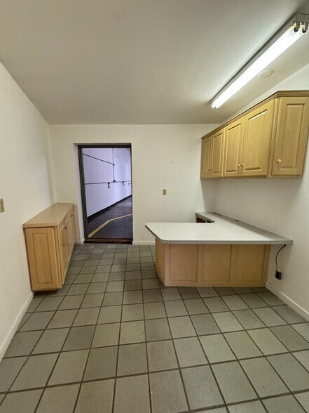 More Photos Of 8 Maple Dr, Monroe Warehouse For Lease