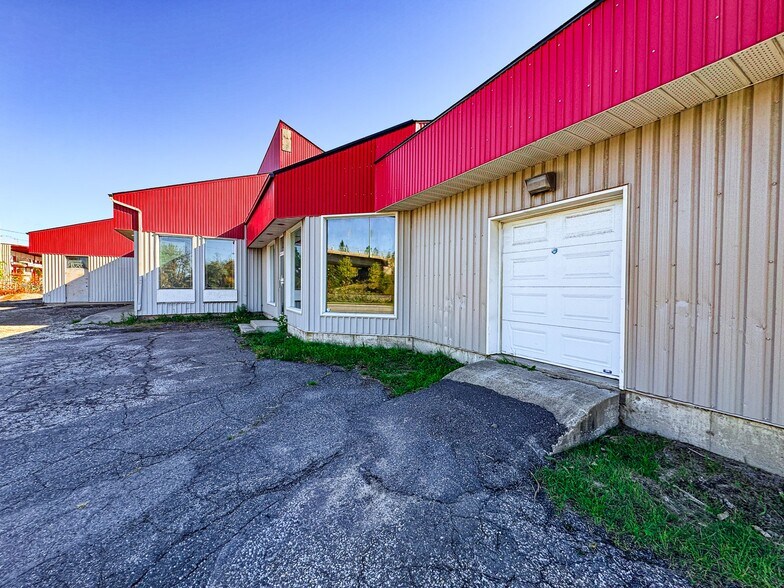 More Photos Of 100 Boul De L'industrie, Joliette General Retail For Lease