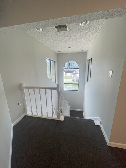 More Photos Of 2021 Art Museum Dr, Jacksonville Loft Creative Space For Sale