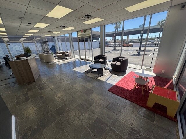 More Photos Of 5712 Southwest Fwy, Houston Auto Dealership For Lease