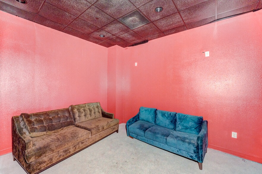 More Photos Of 324 Fm-1960 Rd, Houston General Retail For Sale