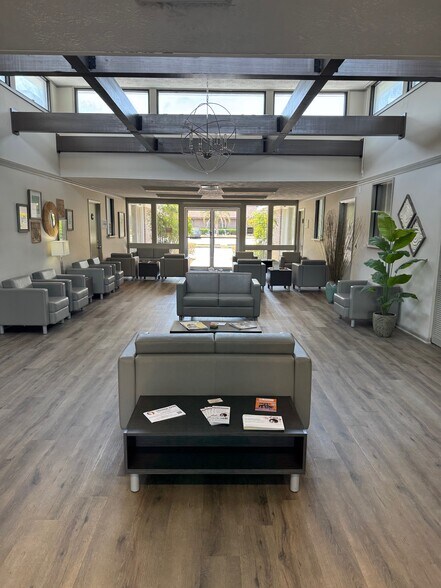 More Photos Of 1406 Kingsley Ave, Orange Park Medical For Lease
