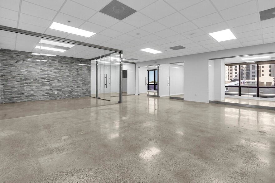 More Photos Of 1909 Tyler St, Hollywood Office For Lease