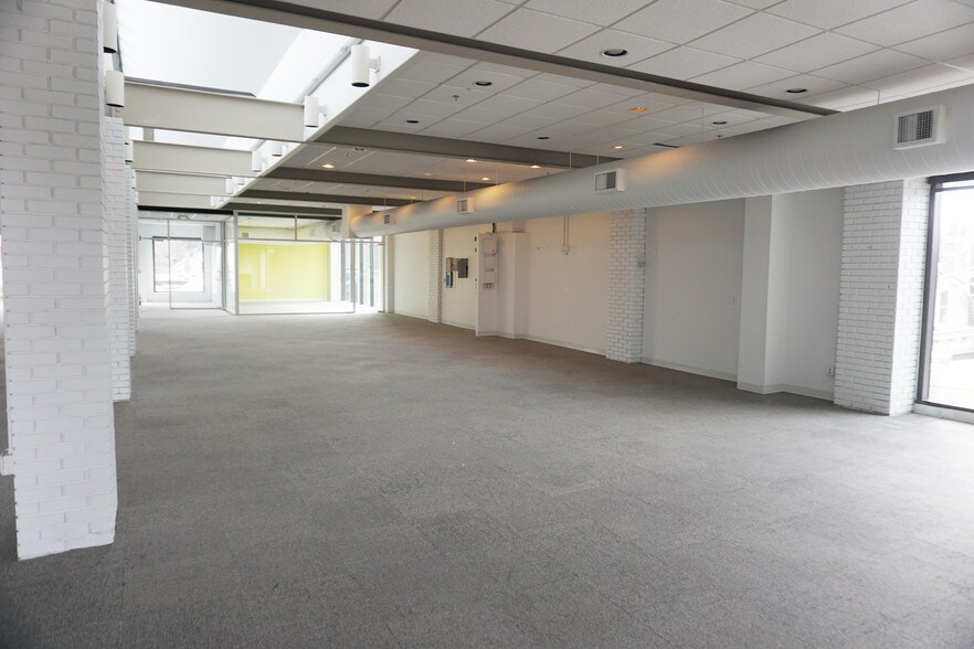 More Photos Of 5533 Walnut St, Pittsburgh Storefront Retail Office For Lease