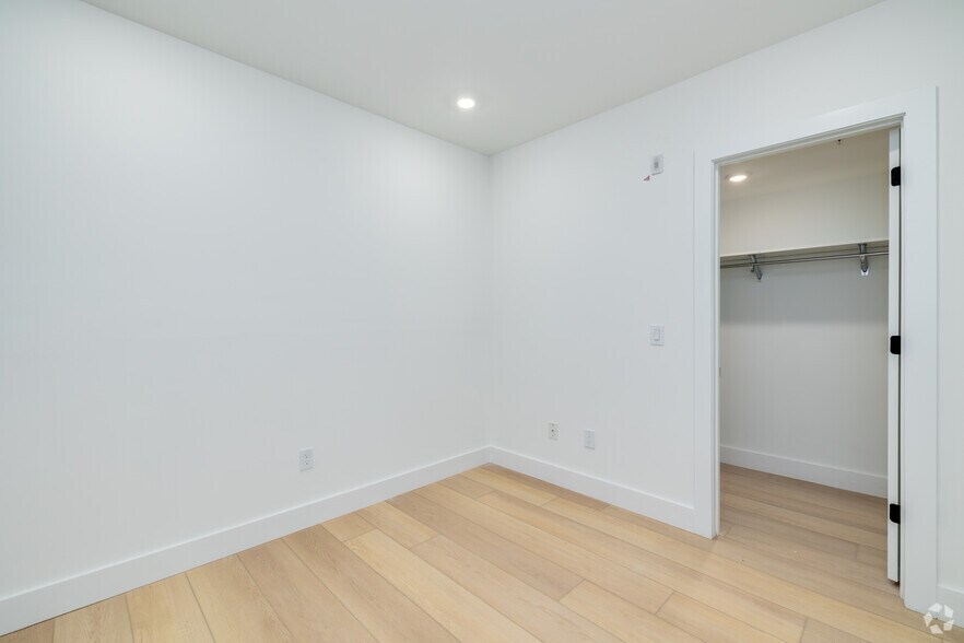 More Photos Of 2007 Cambridge St, Philadelphia Apartments For Sale