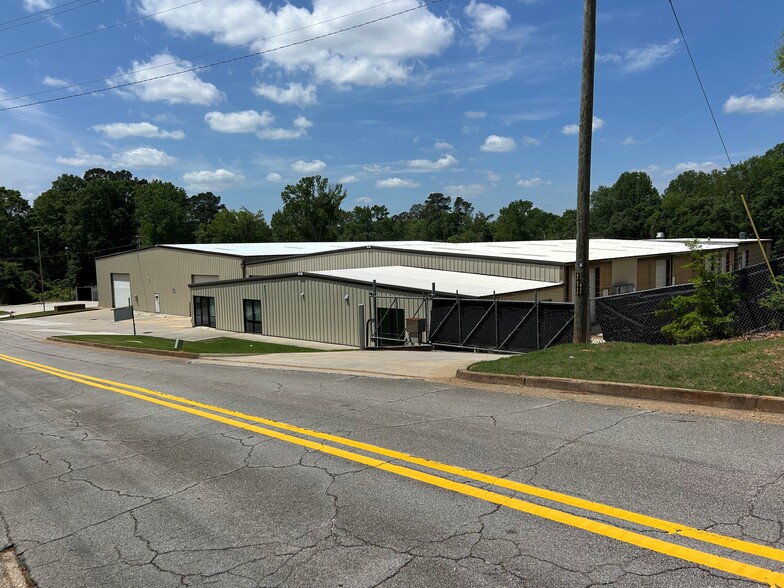 More Photos Of 25 S Beulah St, Winder Manufacturing For Lease