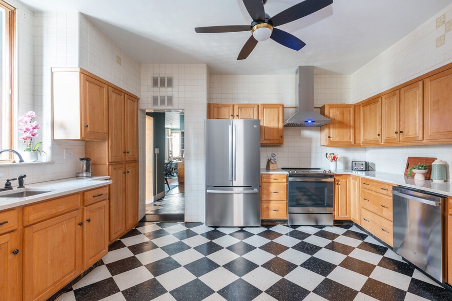 More Photos Of 124 E Abbott St, Lansford Specialty For Sale