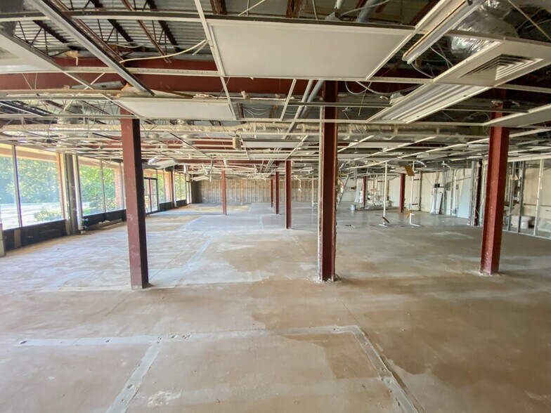 More Photos Of 100 Walkers Village Way, Walkersville General Retail For Lease