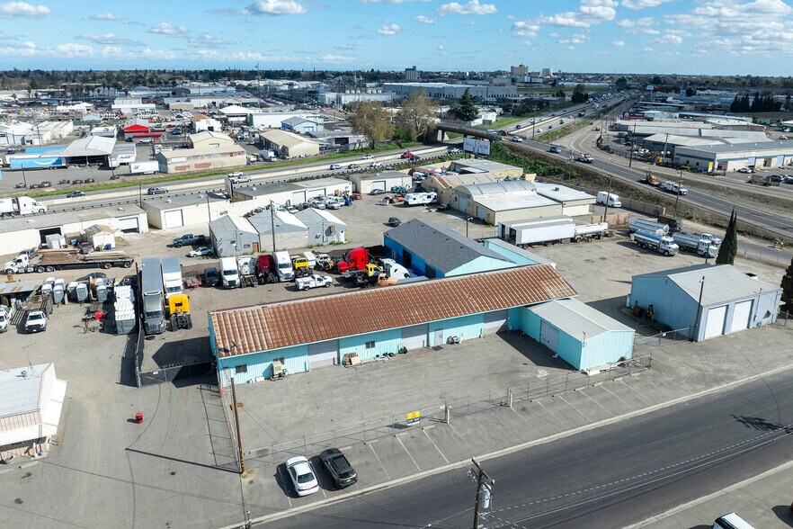 More Photos Of 1340-1342 N Emerald Ave, Modesto Warehouse For Lease