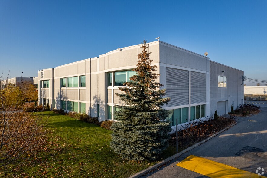 More Photos Of 922-926 St Jacques Paschini, Bois-des-filion Warehouse For Lease