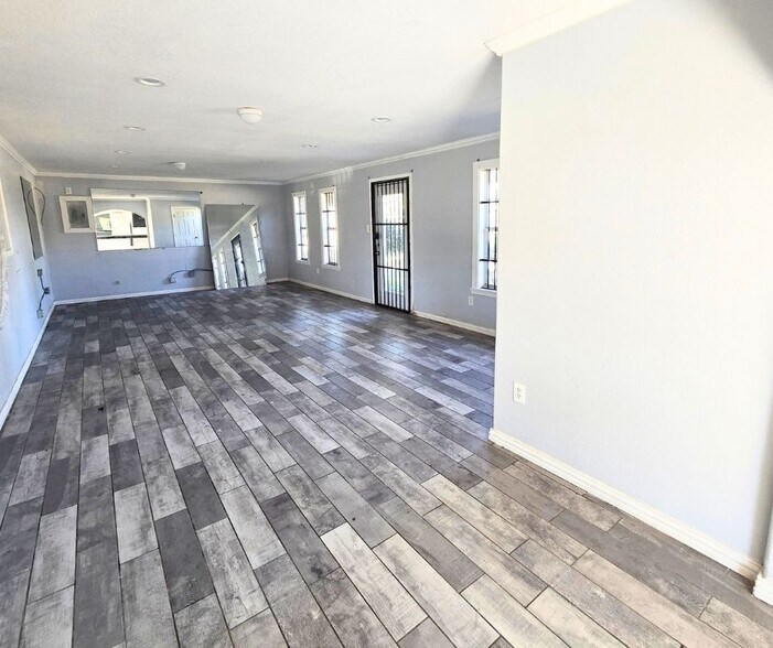 More Photos Of 607 W Martin Luther King Jr. St, Bryan Office For Sale