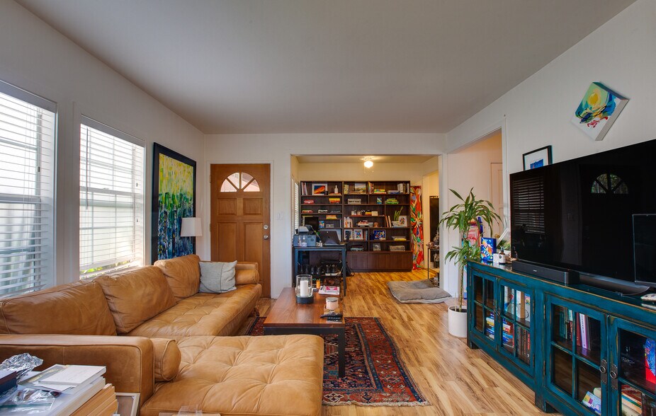 More Photos Of 1146 Venice Blvd, Venice Apartments For Sale