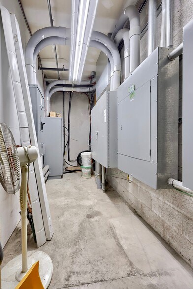 More Photos Of 22 Blackhawk Ln, Elizabethtown Distribution For Sale