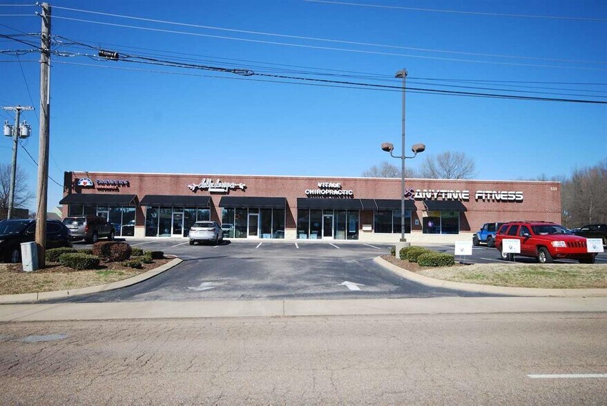 More Photos Of 133 W University Pky, Jackson Freestanding For Lease