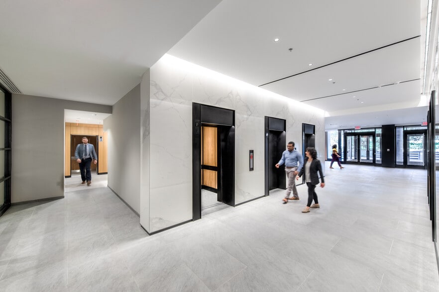 More Photos Of 2611 S Clark St, Arlington Office For Lease