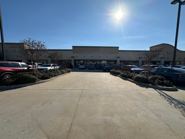 More Photos Of 7930 W Grand Pky, Richmond Storefront For Sale