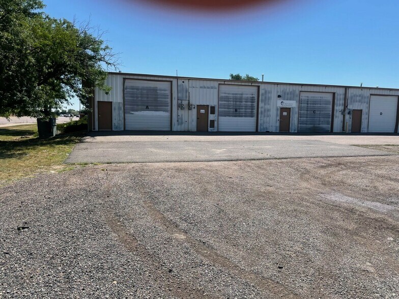 More Photos Of 597 Olathe St, Aurora Flex For Lease