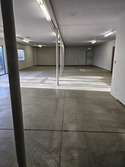 More Photos Of 103 N 1st St, Patterson Showroom For Lease