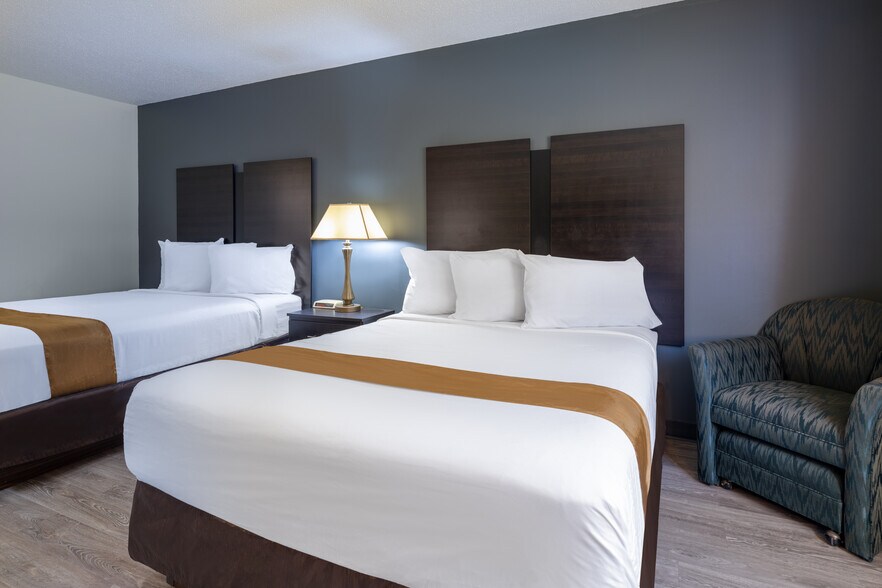 More Photos Of 200 S Pine Ridge Ave, Merrill Hotel For Sale