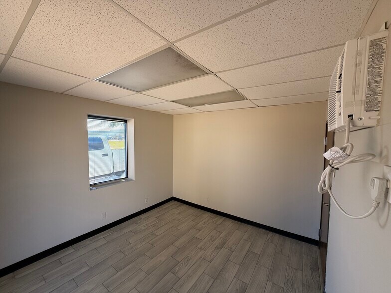 More Photos Of 1731 Wall St, Garland Unknown For Lease