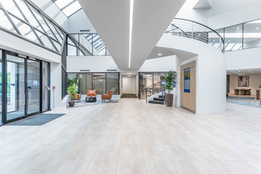 More Photos Of 6606 Lyndon B Johnson Fwy, Dallas Office For Lease
