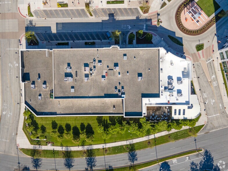 More Photos Of 720-780 Village Center Dr, Burr Ridge Storefront Retail Office For Lease