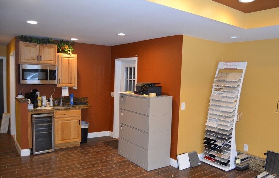 More Photos Of 10403 N Roscommon Rd, Roscommon Warehouse For Sale