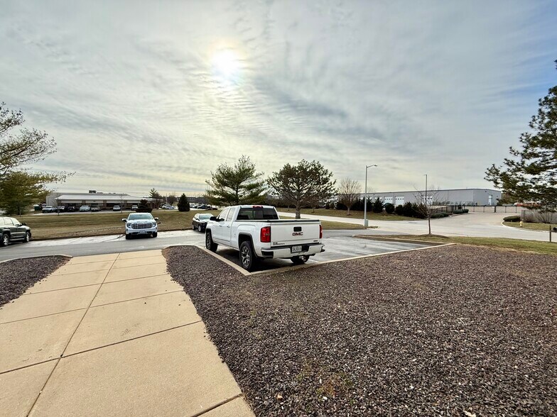 More Photos Of 301 Stag Industrial Blvd, Lake Saint Louis Light Manufacturing For Lease