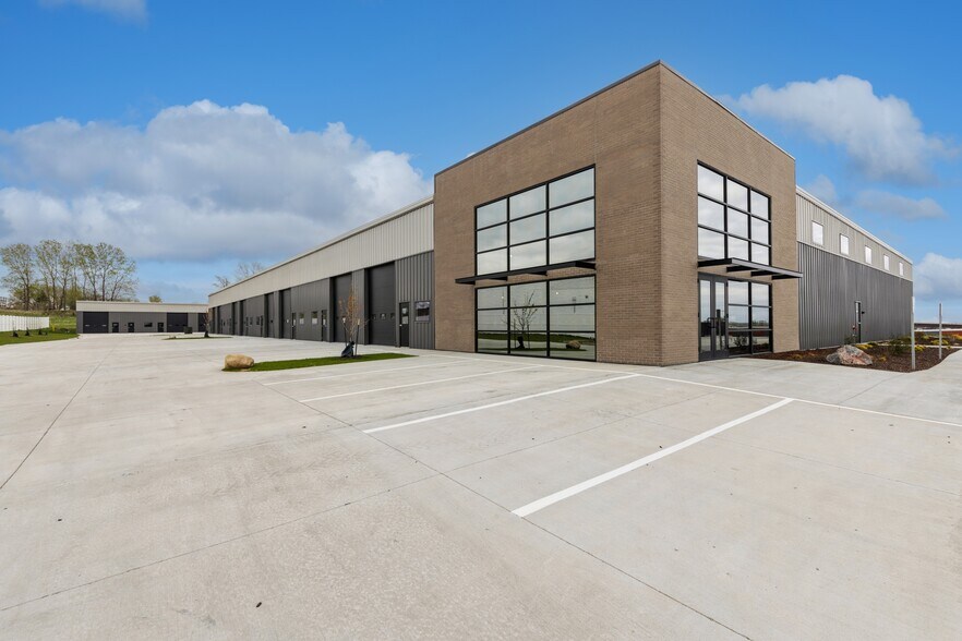 More Photos Of 2826 Hyatt Cir, Ames Flex For Sale