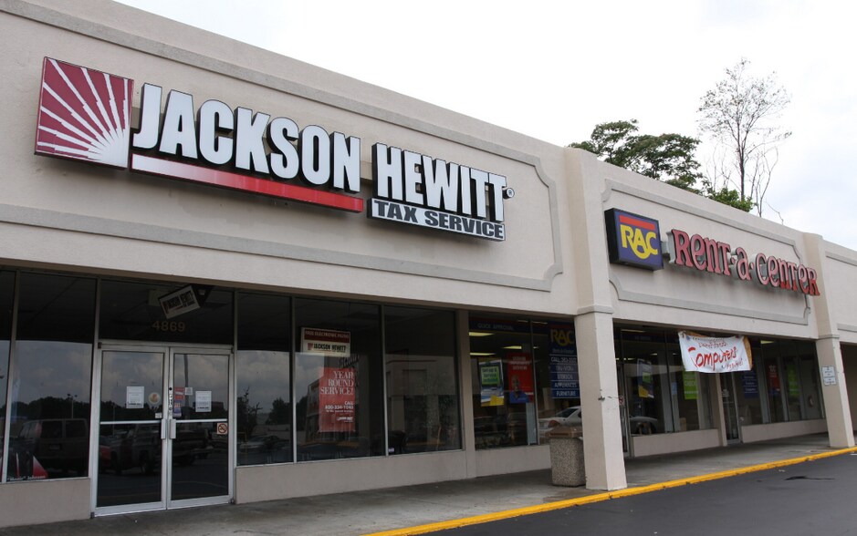 More Photos Of 4839-4925 Jonesboro Rd, Forest Park Storefront For Lease