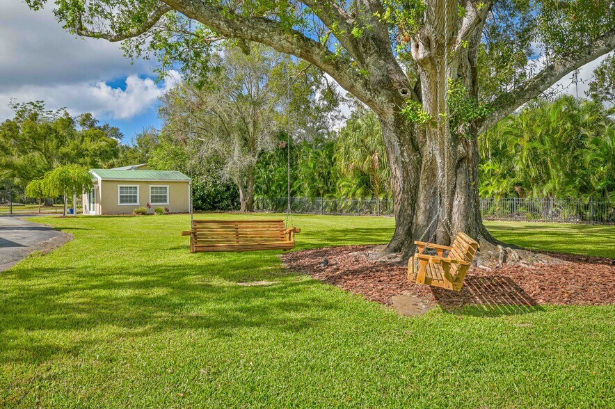 More Photos Of 4240 Ellis Rd, Fort Myers Apartments For Sale