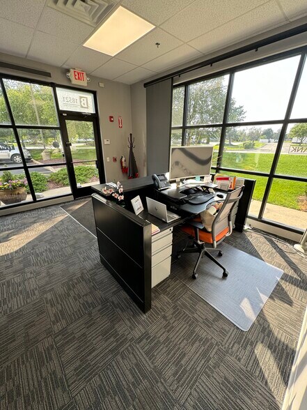 More Photos Of 18521 Spring Creek Dr, Tinley Park Light Distribution For Lease